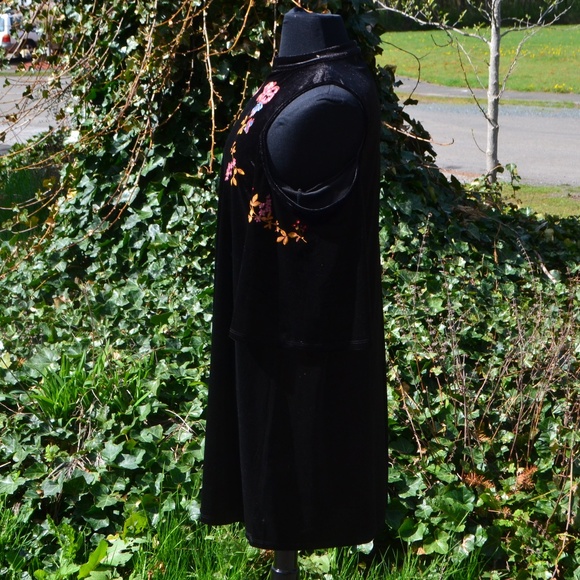 Three Hearts 1X Embroidered Velvet Dress - Picture 3 of 6